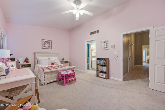 5002 Harrods Landing Dr, Prospect, KY 40059