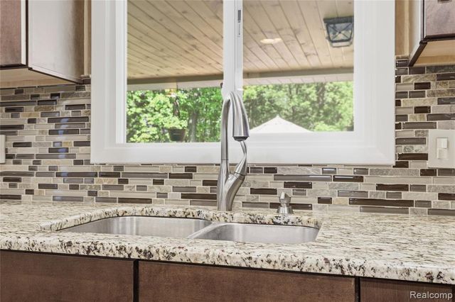 6211 Kings Scepter Road, Grand Blanc, MI 48439