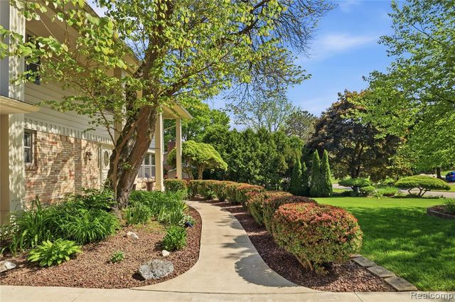 6211 Kings Scepter Road, Grand Blanc, MI 48439