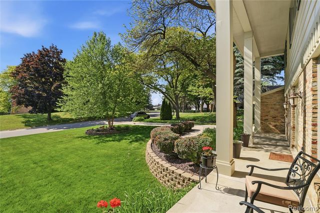 6211 Kings Scepter Road, Grand Blanc, MI 48439