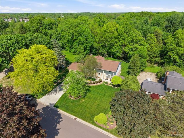 6211 Kings Scepter Road, Grand Blanc, MI 48439