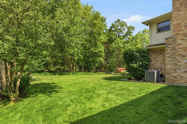 6211 Kings Scepter Road, Grand Blanc, MI 48439