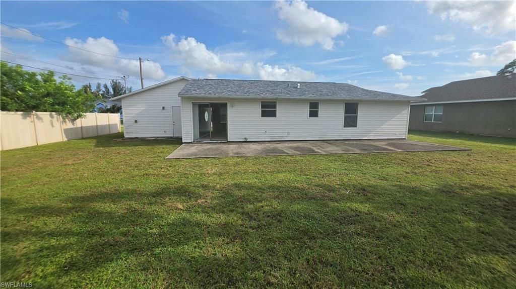 Image 3 of property listing at 419 SE 15th ST, Cape Coral, FL 33990