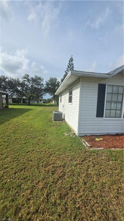 Image 5 of property listing at 419 SE 15th ST, Cape Coral, FL 33990
