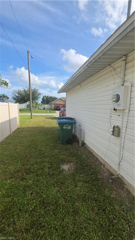 Image 6 of property listing at 419 SE 15th ST, Cape Coral, FL 33990