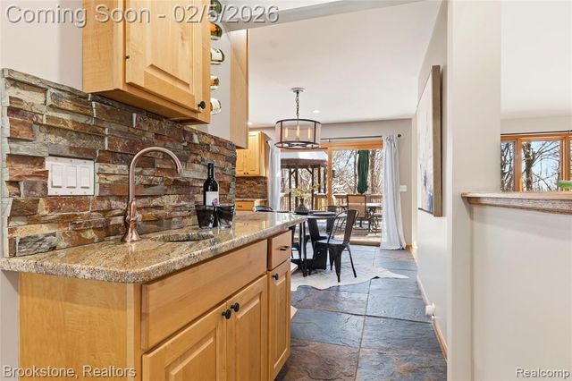 2300 Canyon Ridge Drive, White Lake, MI 48383