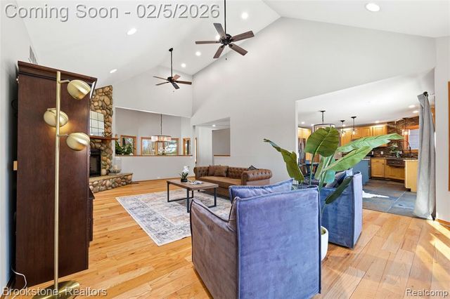 2300 Canyon Ridge Drive, White Lake, MI 48383