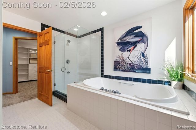 2300 Canyon Ridge Drive, White Lake, MI 48383