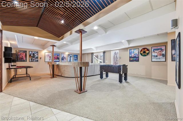 2300 Canyon Ridge Drive, White Lake, MI 48383