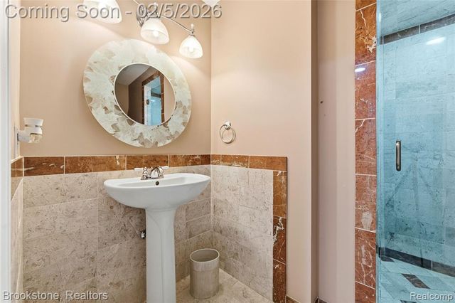 2300 Canyon Ridge Drive, White Lake, MI 48383