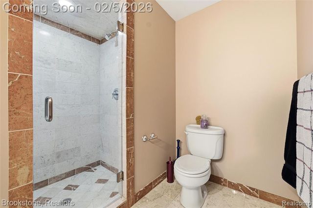 2300 Canyon Ridge Drive, White Lake, MI 48383