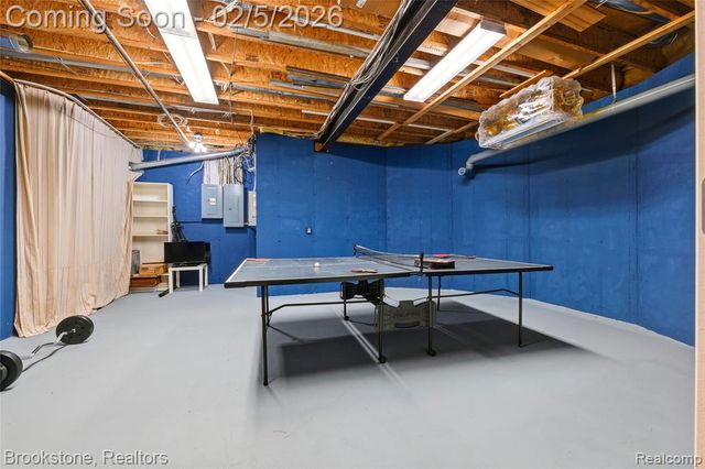 2300 Canyon Ridge Drive, White Lake, MI 48383