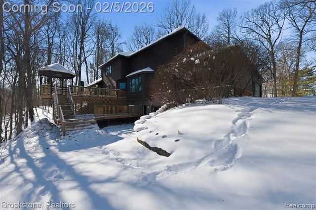 2300 Canyon Ridge Drive, White Lake, MI 48383