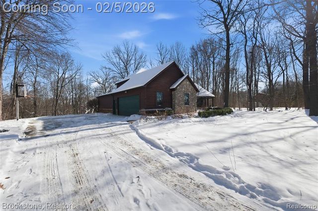 2300 Canyon Ridge Drive, White Lake, MI 48383