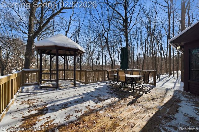 2300 Canyon Ridge Drive, White Lake, MI 48383