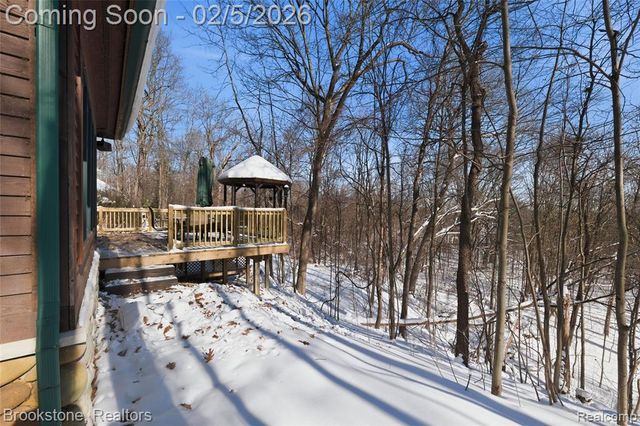 2300 Canyon Ridge Drive, White Lake, MI 48383