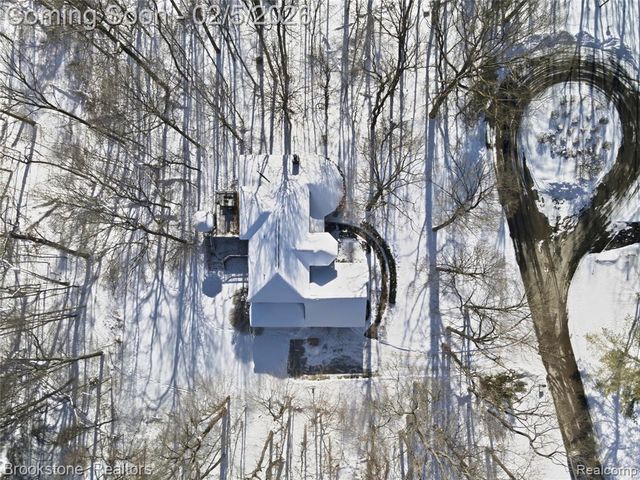 2300 Canyon Ridge Drive, White Lake, MI 48383