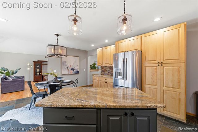 2300 Canyon Ridge Drive, White Lake, MI 48383