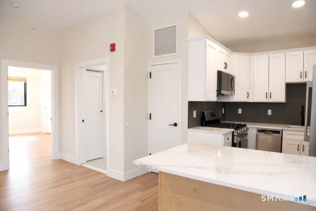 937 Post Road 3B, Fairfield, CT 06824