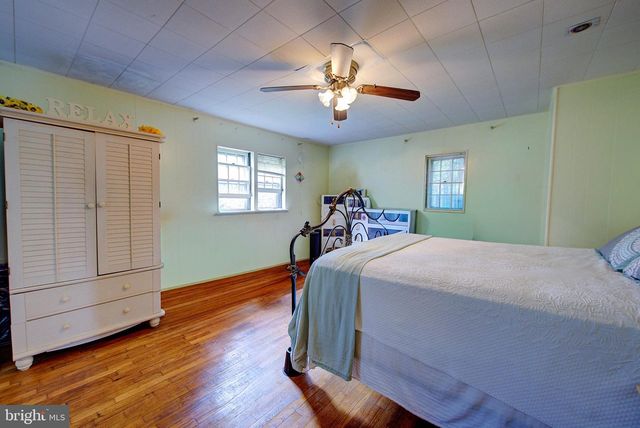 37 E MERMAID LN, Philadelphia, PA 19118