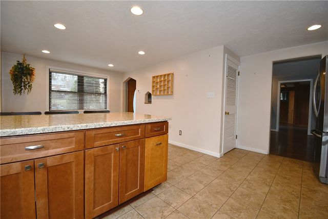 110 Thames Pl, Upper St Clair, PA 15241