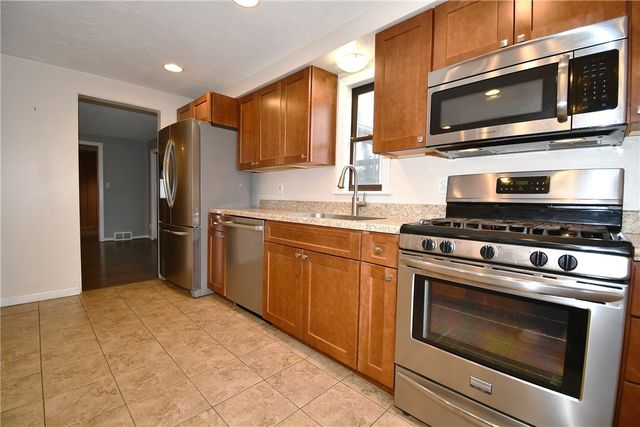 110 Thames Pl, Upper St Clair, PA 15241