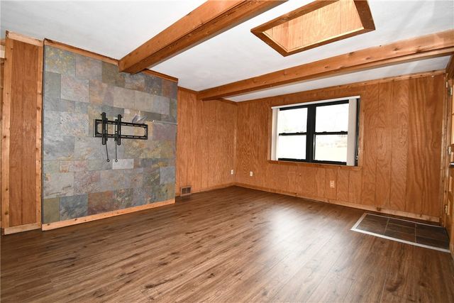 110 Thames Pl, Upper St Clair, PA 15241