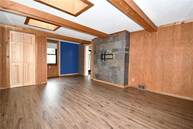 110 Thames Pl, Upper St Clair, PA 15241