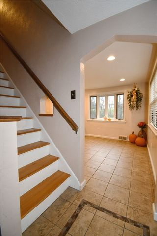 110 Thames Pl, Upper St Clair, PA 15241