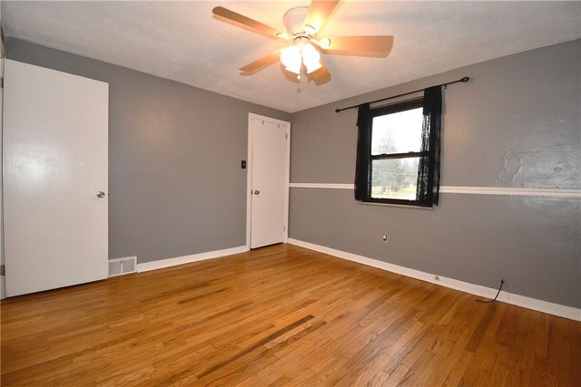 110 Thames Pl, Upper St Clair, PA 15241