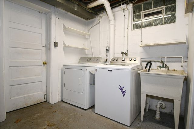 110 Thames Pl, Upper St Clair, PA 15241