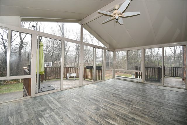 110 Thames Pl, Upper St Clair, PA 15241