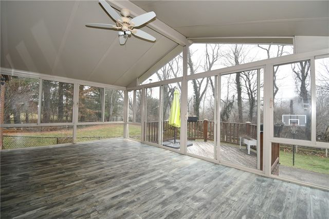 110 Thames Pl, Upper St Clair, PA 15241