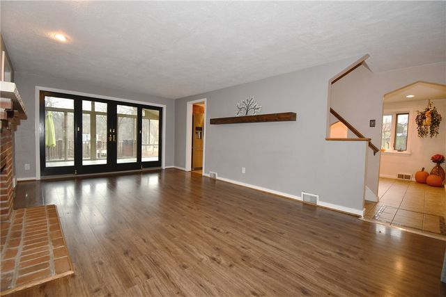 110 Thames Pl, Upper St Clair, PA 15241