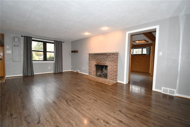 110 Thames Pl, Upper St Clair, PA 15241