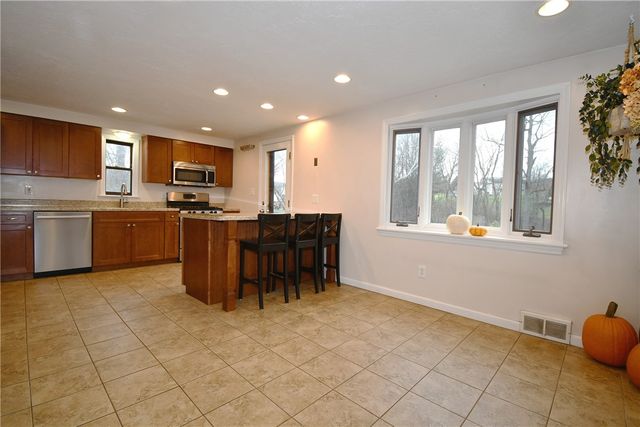 110 Thames Pl, Upper St Clair, PA 15241