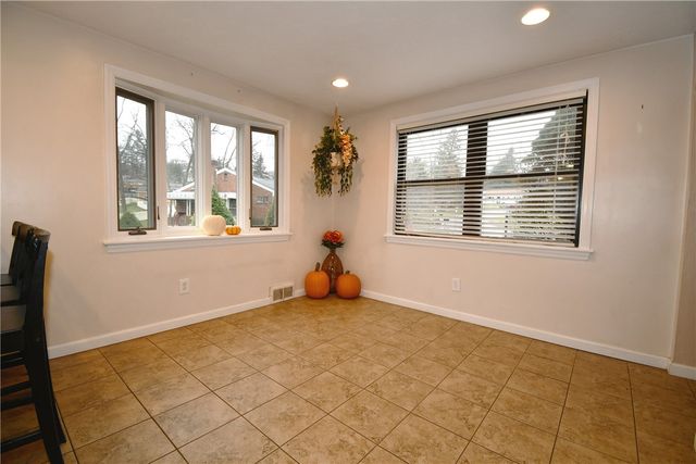 110 Thames Pl, Upper St Clair, PA 15241