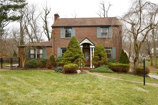 110 Thames Pl, Upper St Clair, PA 15241