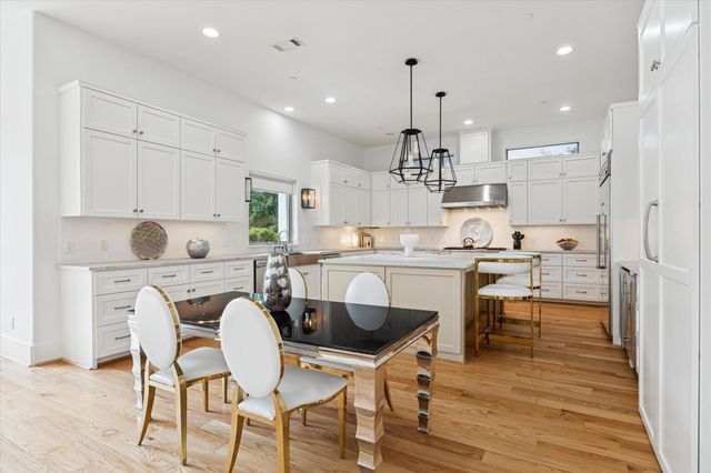 4921 Holly Street, Bellaire, TX 77401