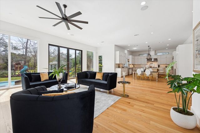 4921 Holly Street, Bellaire, TX 77401