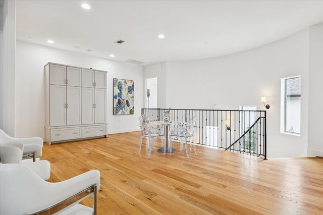 4921 Holly Street, Bellaire, TX 77401