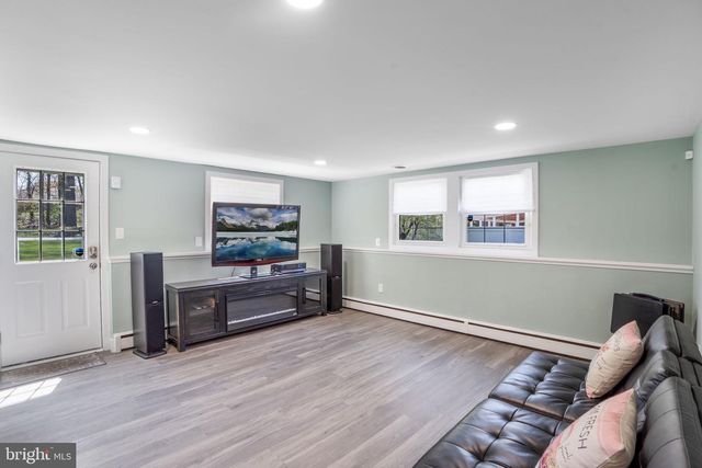 320 BEECH AVENUE, Woodbury Heights, NJ 08097