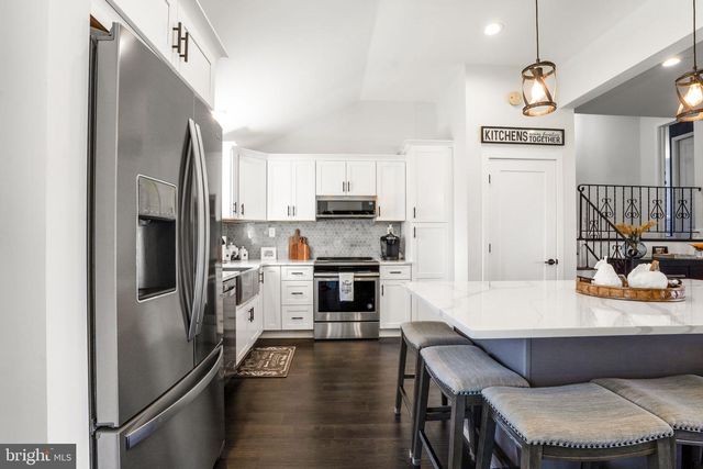 320 BEECH AVENUE, Woodbury Heights, NJ 08097
