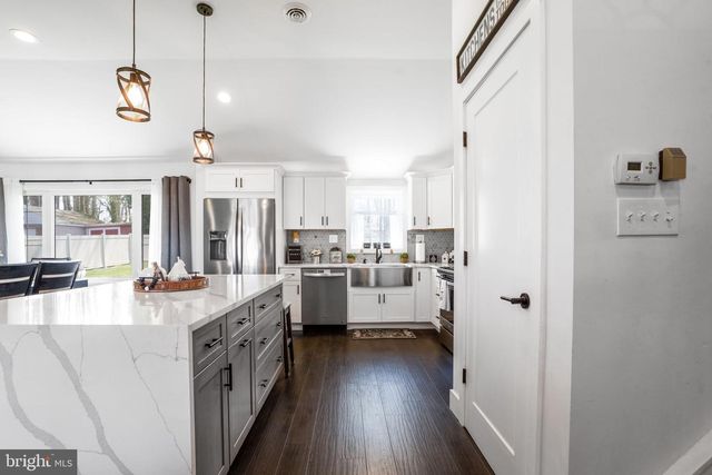 320 BEECH AVENUE, Woodbury Heights, NJ 08097