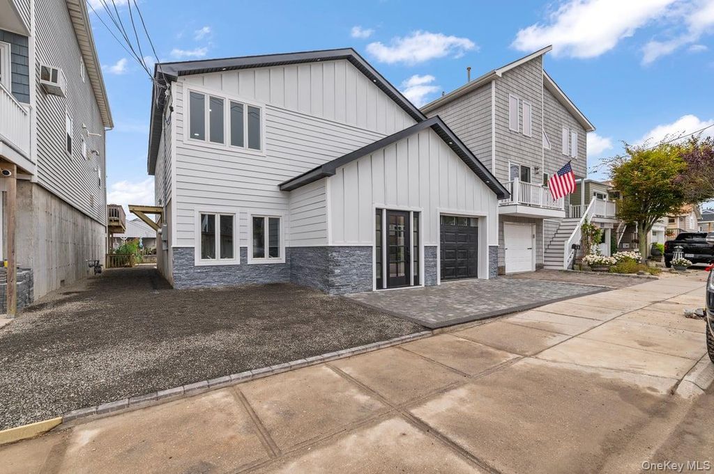 873 S 7th Street, Lindenhurst, NY 11757