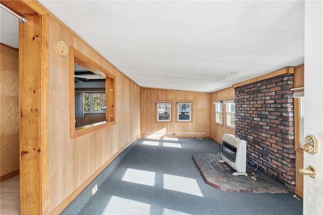 38 Oak Terrace, Burrillville, RI 02839