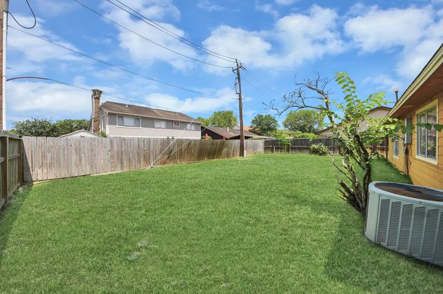 16338 Hunting Dog Court, Houston, TX 77489