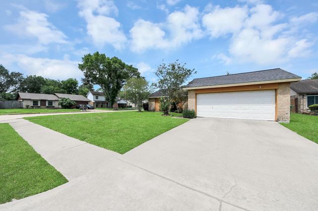 16338 Hunting Dog Court, Houston, TX 77489
