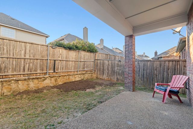 220 Sir Brine Drive, Lewisville, TX 75056