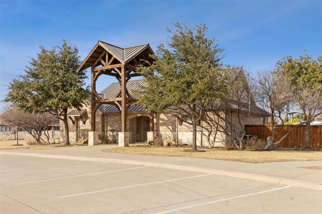 220 Sir Brine Drive, Lewisville, TX 75056